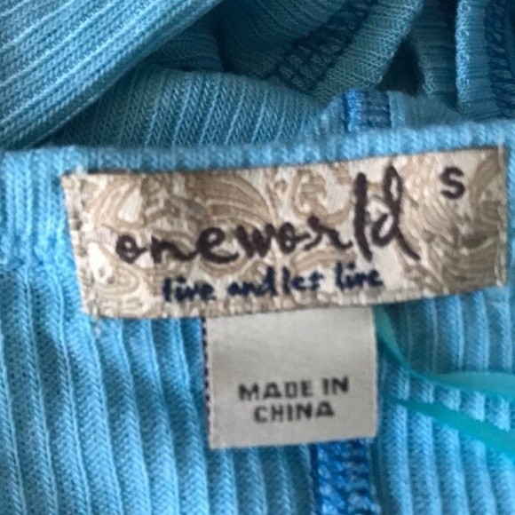 One World Tee W/Multicolored Scarf - NWT Sm. - Picture 6 of 8